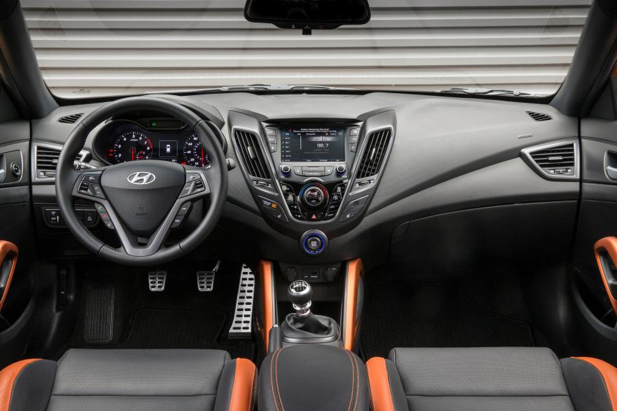  Hyundai Veloster Turbo 2015 года  (US) (фото 19 из 22)